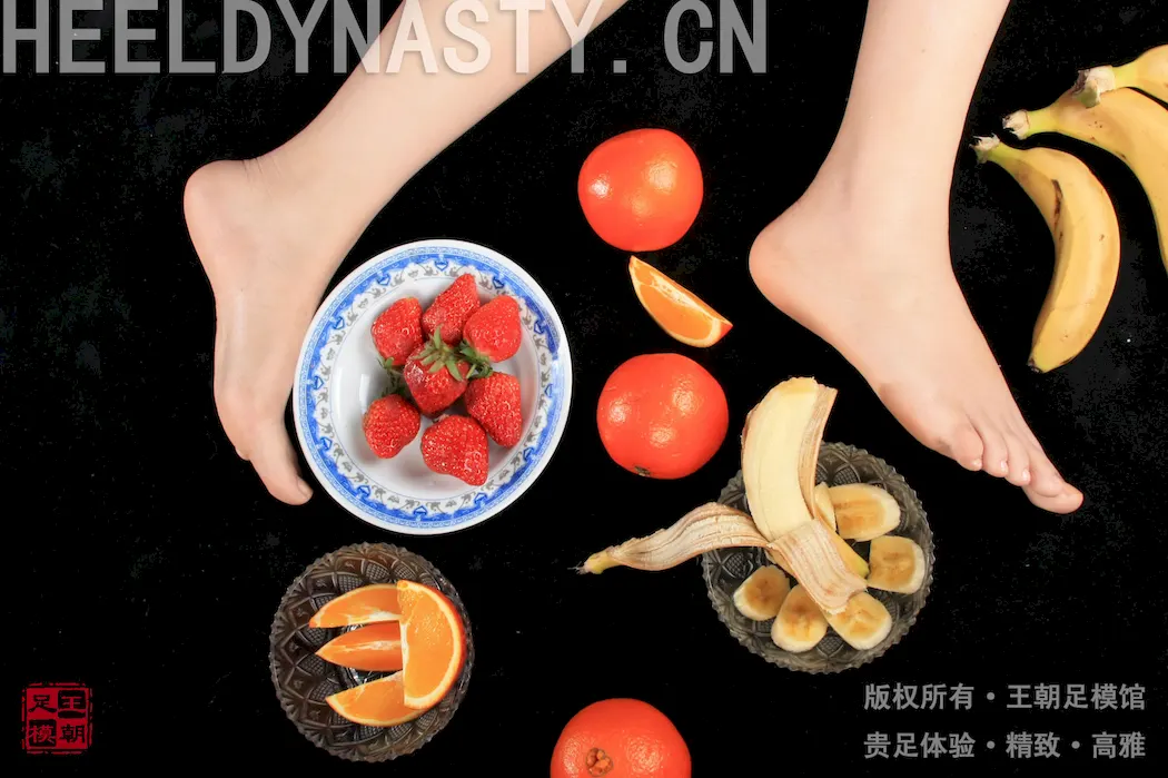 [王朝贵足]0038 室内套图 安安完美晶莹裸足缤纷水果盛宴足踩系列A[30P/18MB]插图1