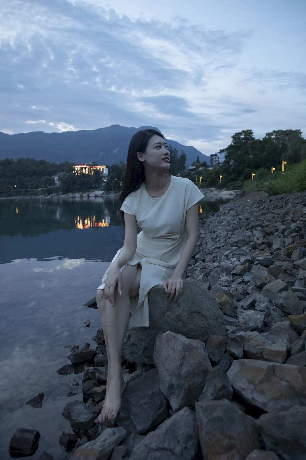 [YITUYU艺图语]2023.09.02 湖 Chenaling_CL[22+1P/358MB]插图