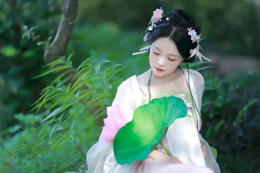 [YITUYU艺图语]2023.09.04 汉服荷花写真 努力化妆的岁岁[21+1P/235MB]插图3