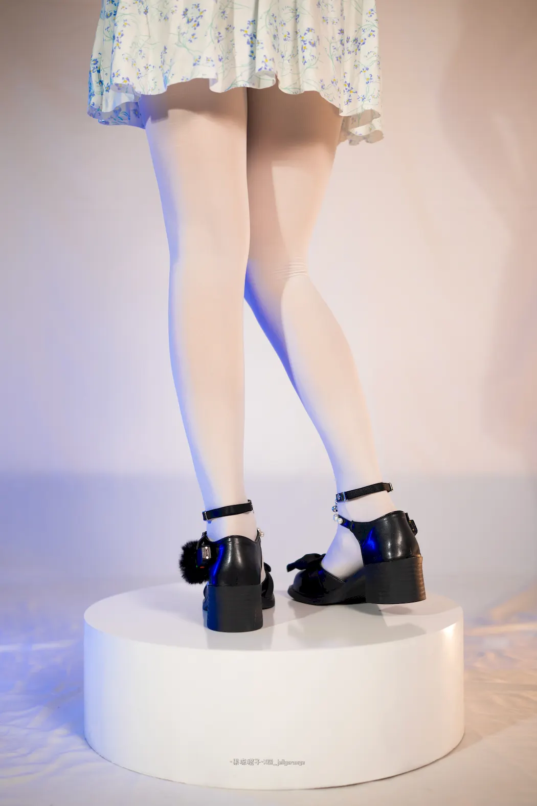 果冻橙子 NO.002 – 白丝黑高跟[27P/1V/1.10GB]插图2