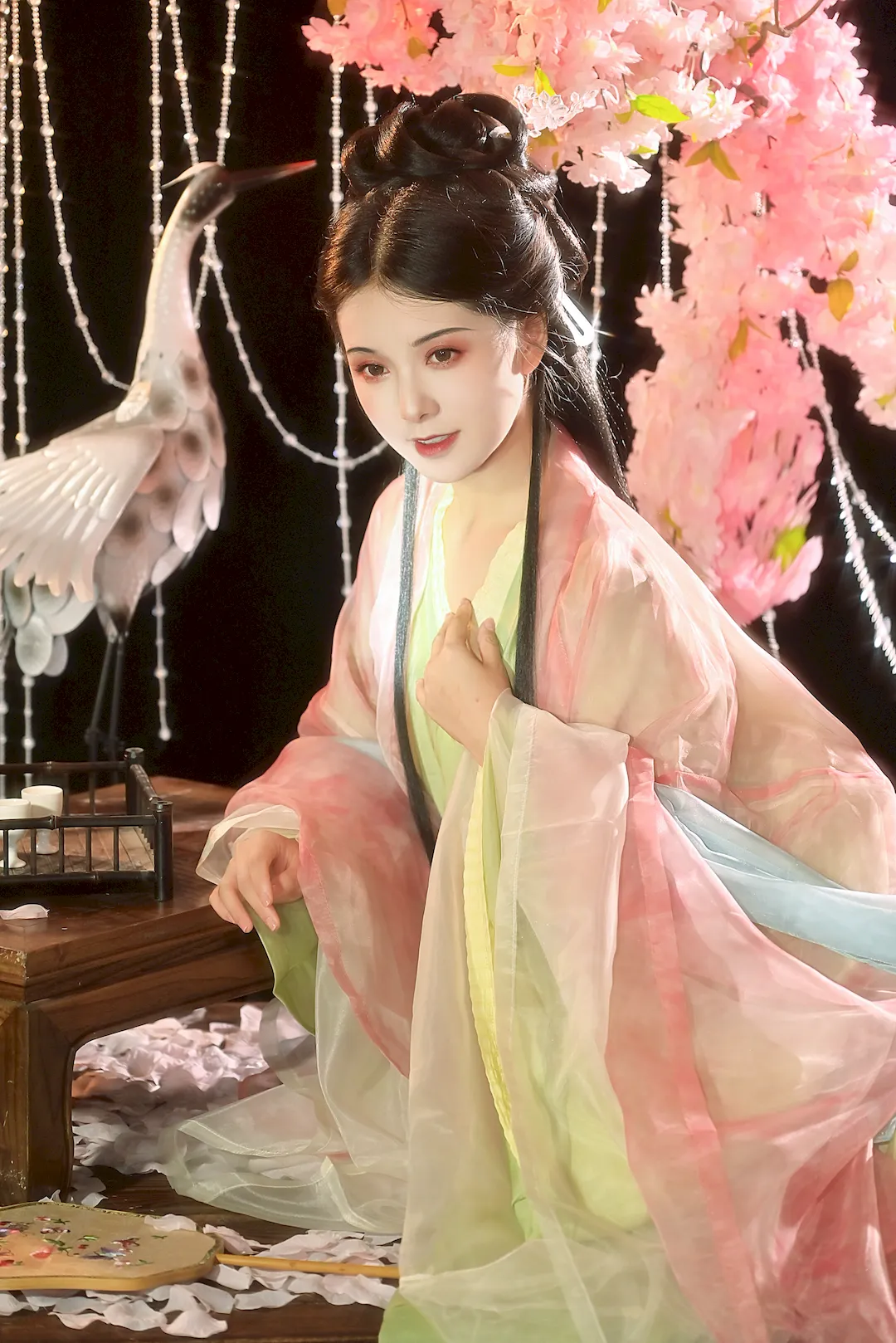 [YITUYU艺图语]2023.09.09 桃花树下 伊伊不想长胖胖[22+1P/400MB]插图