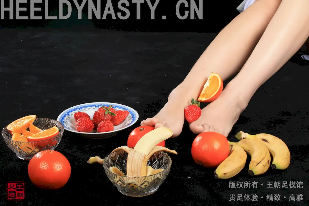 [王朝贵足]0038 室内套图 安安完美晶莹裸足缤纷水果盛宴足踩系列A[30P/18MB]插图2