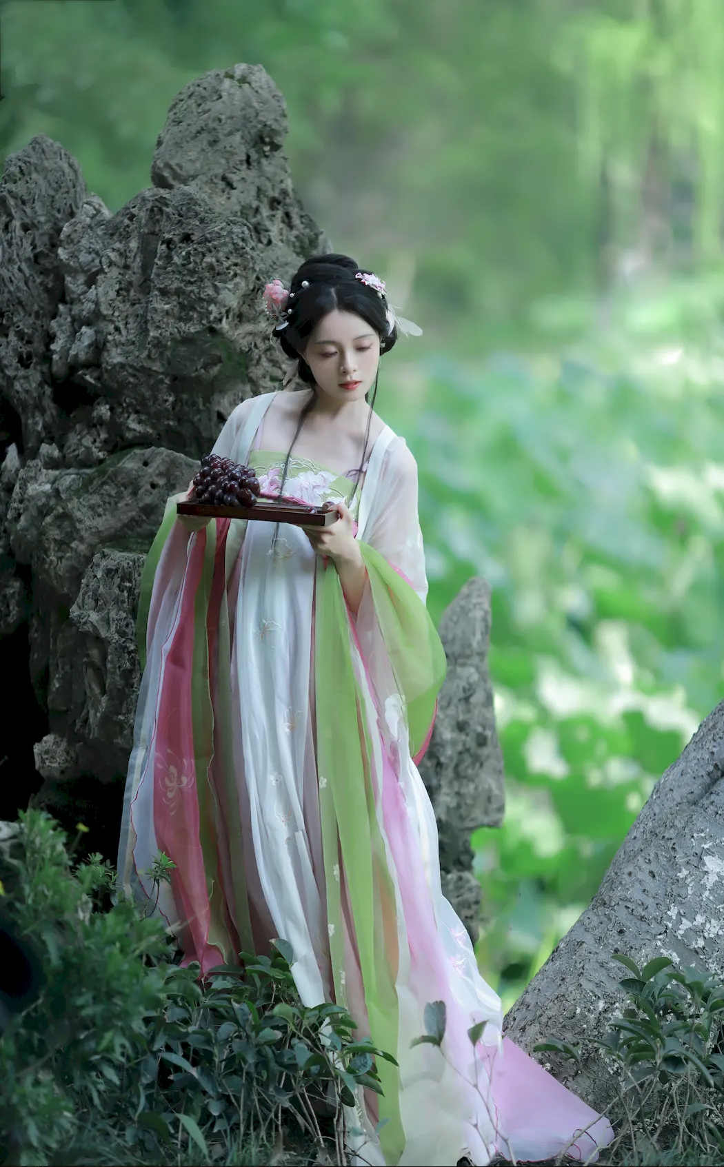[YITUYU艺图语]2023.09.04 汉服荷花写真 努力化妆的岁岁[21+1P/235MB]插图