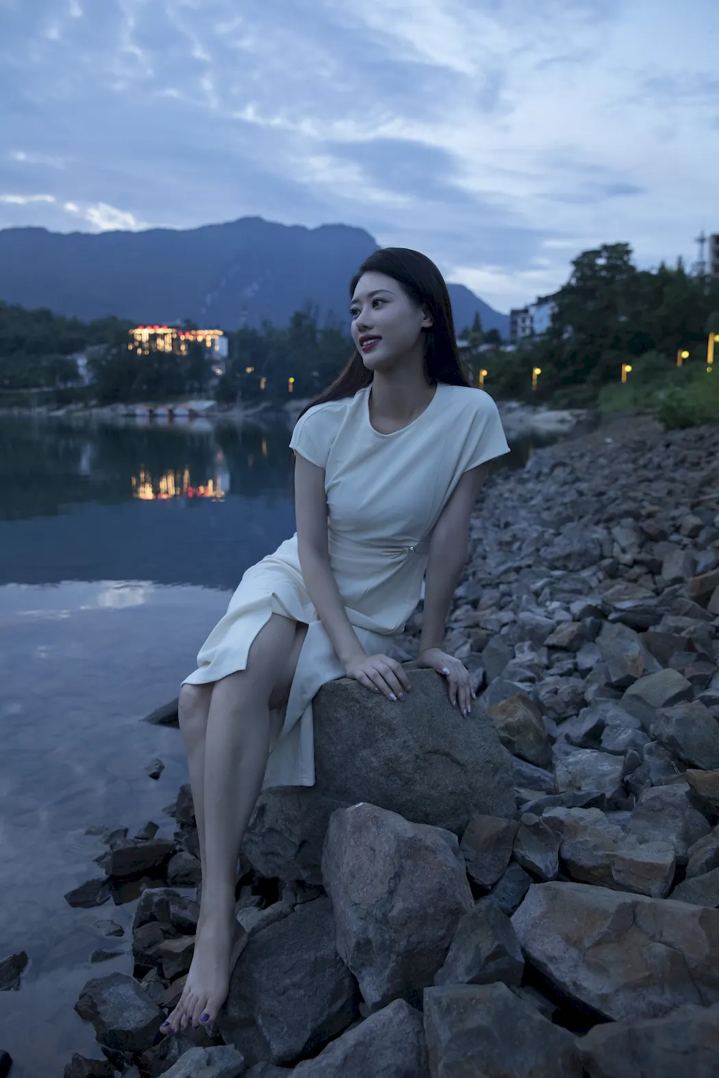 [YITUYU艺图语]2023.09.02 湖 Chenaling_CL[22+1P/358MB]插图1