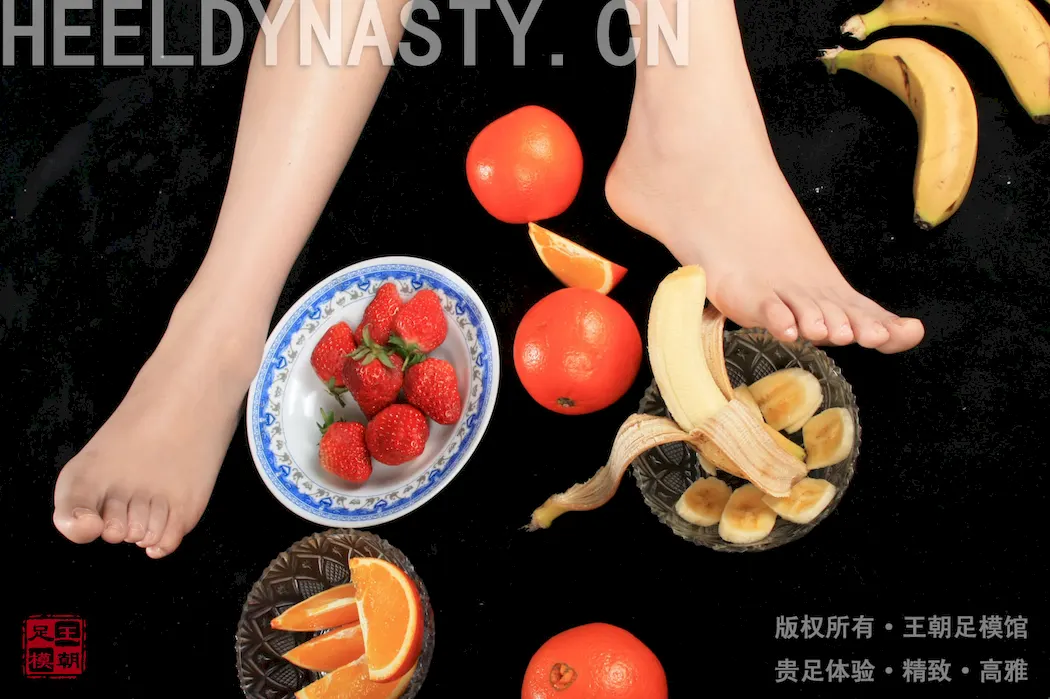 [王朝贵足]0038 室内套图 安安完美晶莹裸足缤纷水果盛宴足踩系列A[30P/18MB]插图3