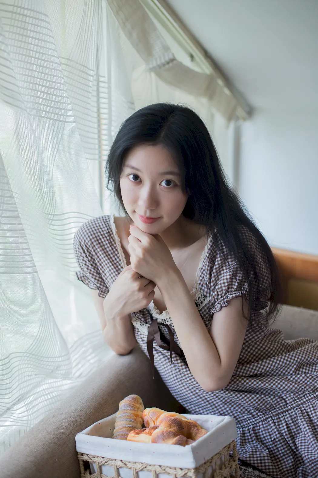 [YITUYU艺图语]2023.08.31 要吃布丁吗 饲猫少女-[33+1P/315MB]插图1