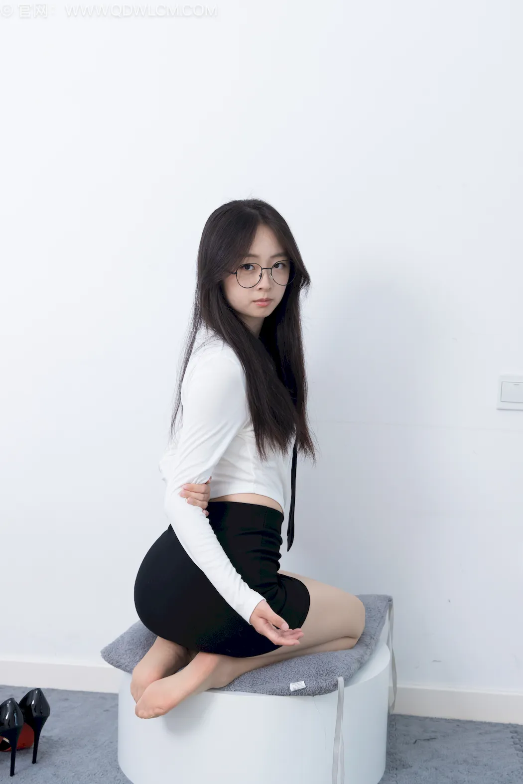 勿恋传媒 NO.2805 萌萌-高跟鞋、薄肉丝、ol至服[154P/1V/3.67GB]插图3
