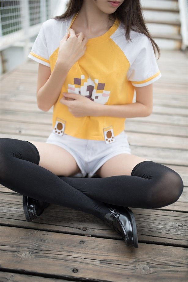 风之领域精品写真@No.002 户外短裤黑丝 [49P/107MB]