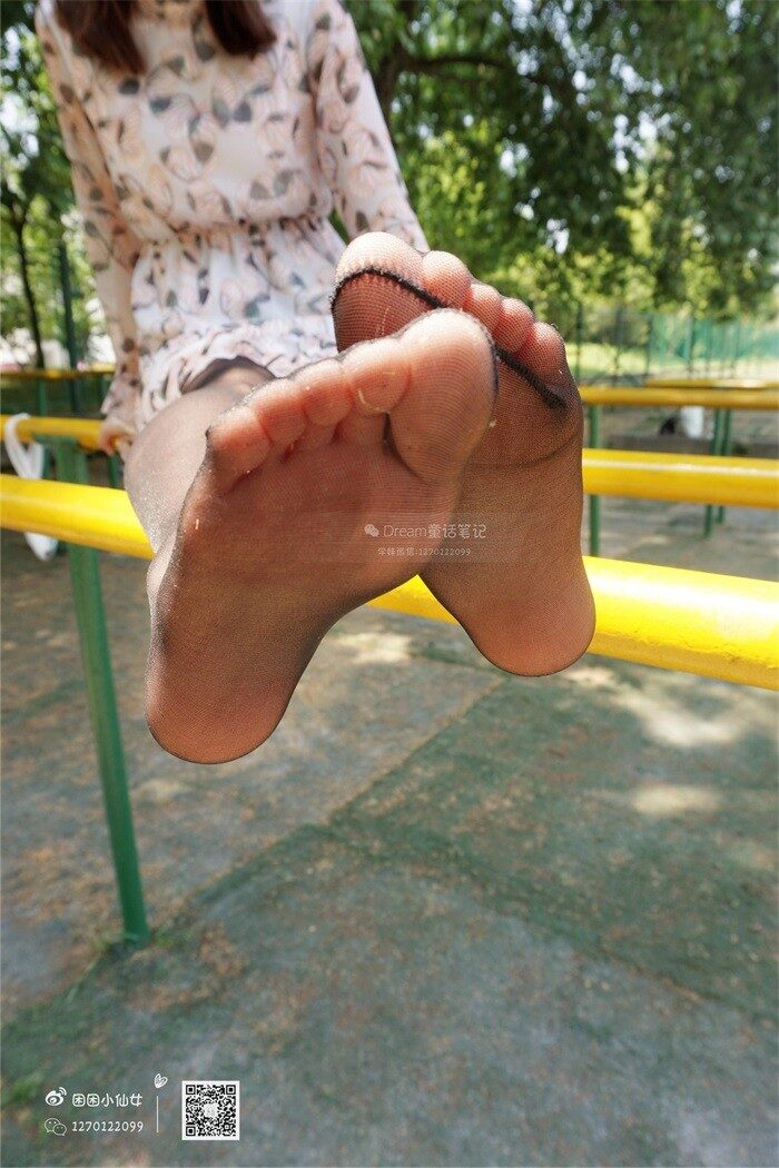 妖精视觉@NO.080 雯雯 悬浮空中的黑丝 [66P/62.2MB]