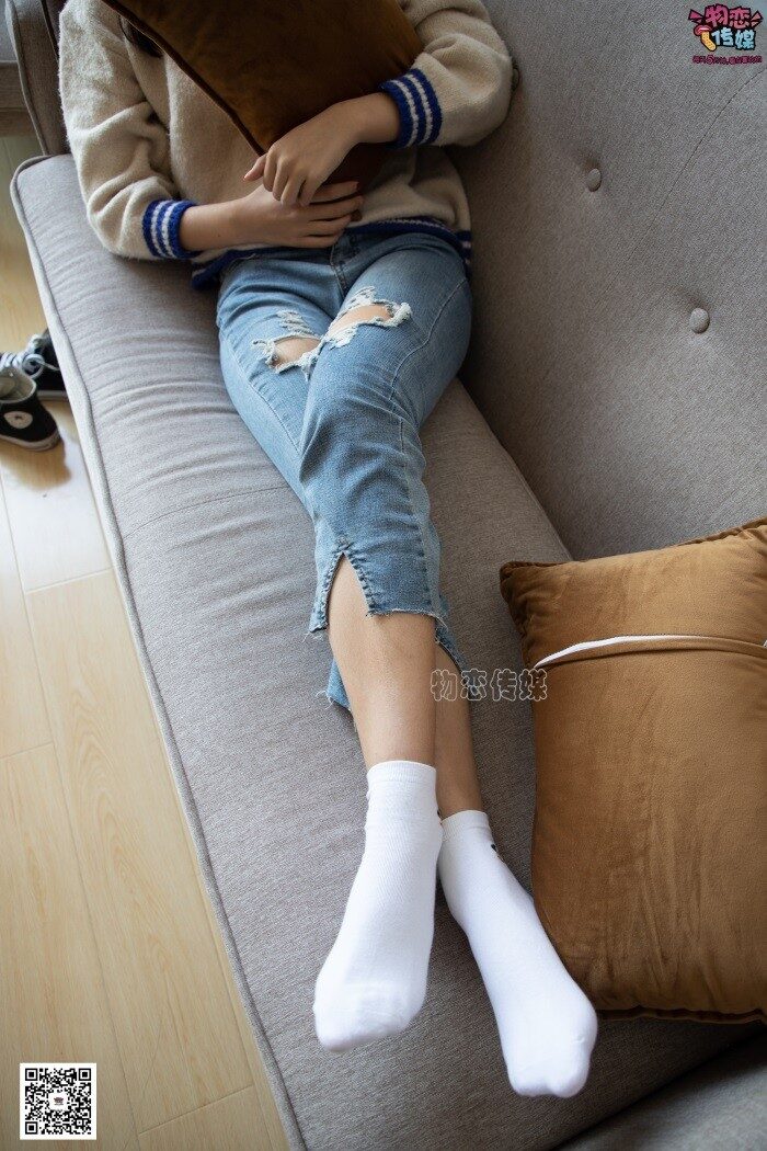 勿恋传媒 No.080 雯雯-牛仔裤搭配匡威高帮帆布鞋家居日常 [141P/769MB]