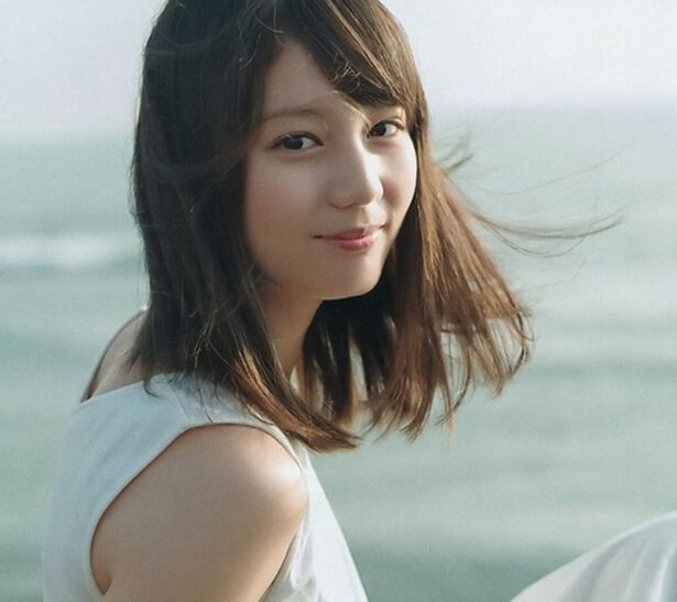 推特话题沸腾！至服美少女小坂菜绪「男友视角告白」炙热眼神注视　根本强迫让人恋爱