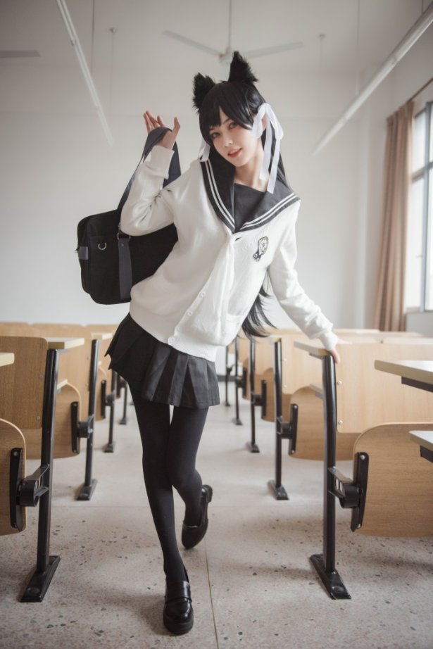 微博红人-动漫博主@你的负卿 爱宕黑丝兽耳至服 [11P/94.7MB]