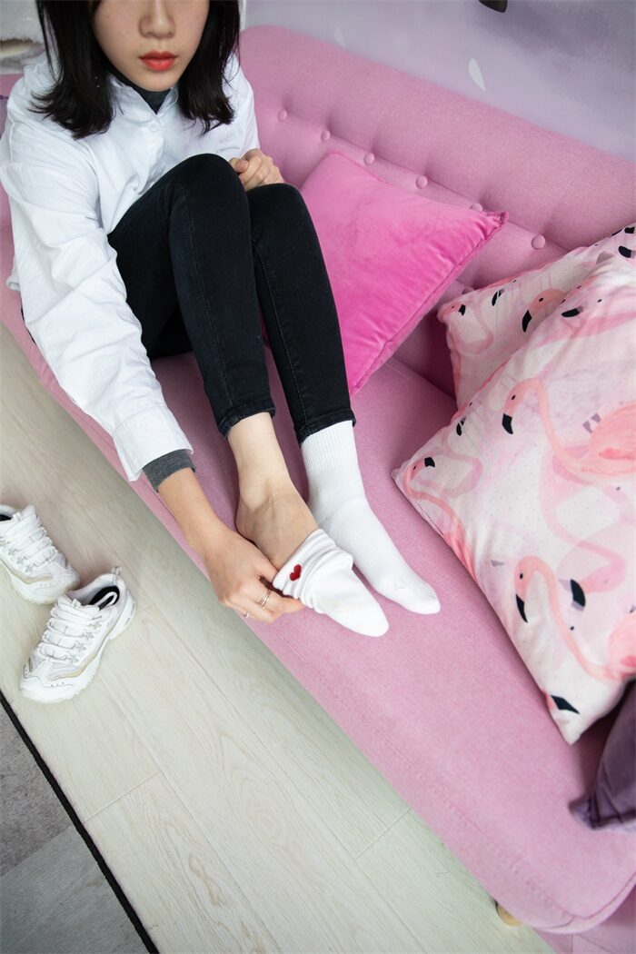 勿恋传媒 No.125 落落-实力演绎东北妹字的冬天 [218P/2V/1.96GB]