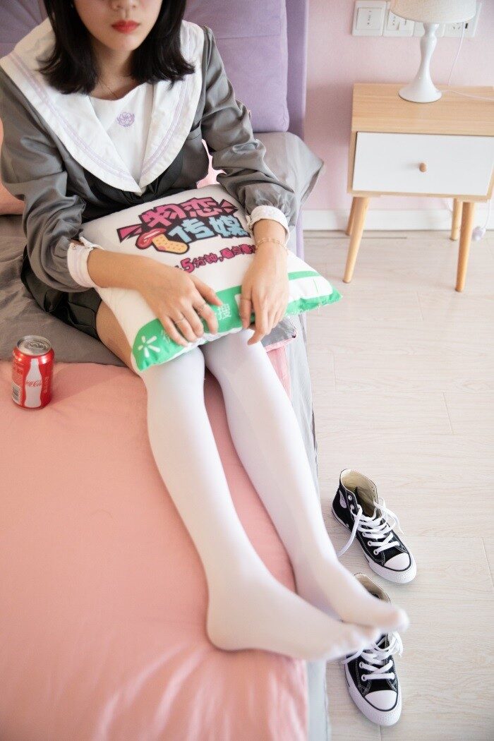 勿恋传媒 No.112 落落-荷叶边加白丝 [116P/1V/1.71GB]