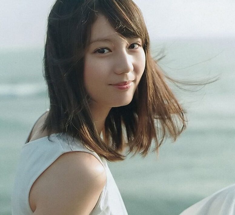 推特话题沸腾！至服美少女小坂菜绪「男友视角告白」炙热眼神注视　根本强迫让人恋爱