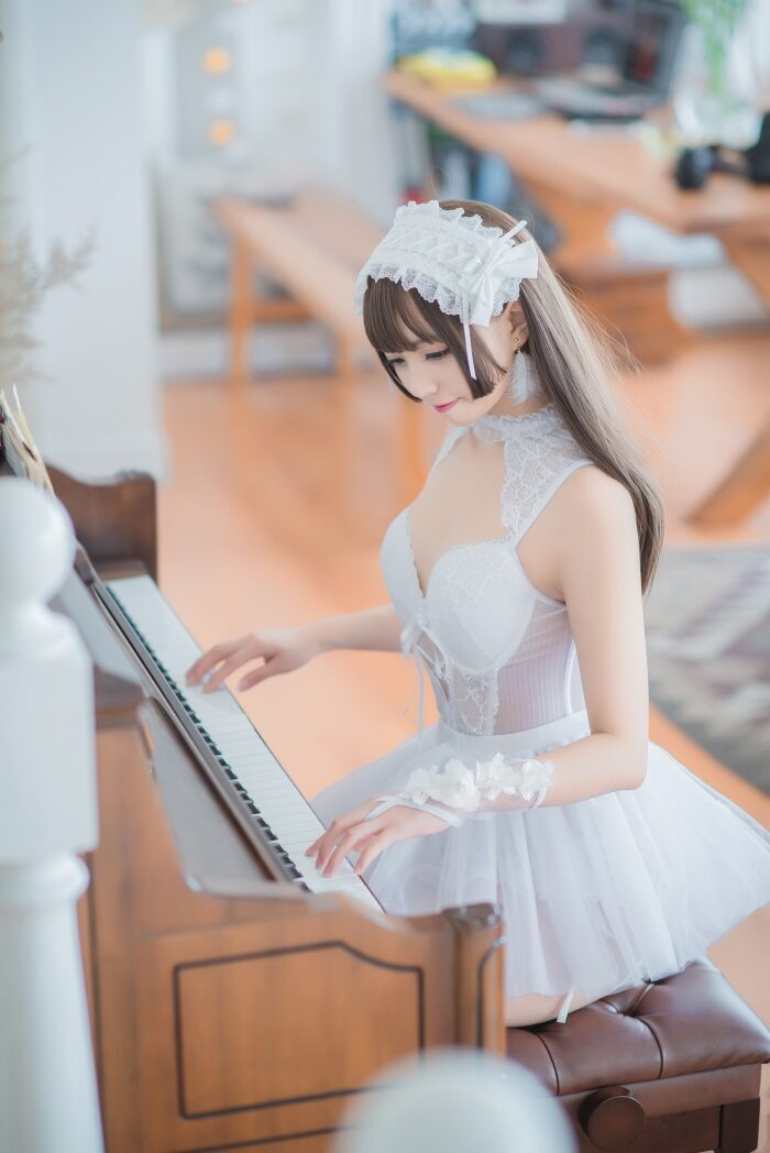 微博红人@小野妹字w 白色纱裙 [9P/22.2MB]