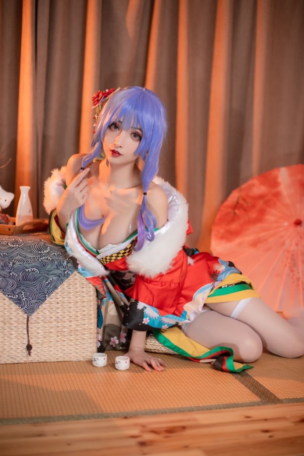 知名动漫Coser@rioko凉凉子 圣路易斯雪下之饮 [20P/2V/333MB]