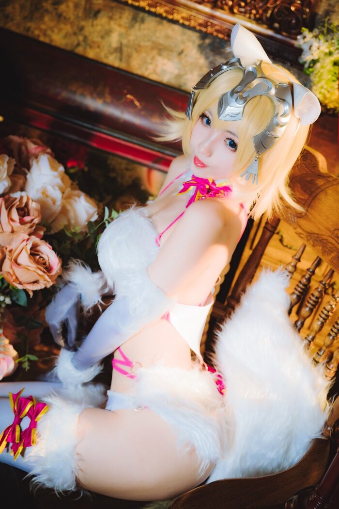 知名动漫Coser@rioko凉凉子 白贞 [16P/335MB]