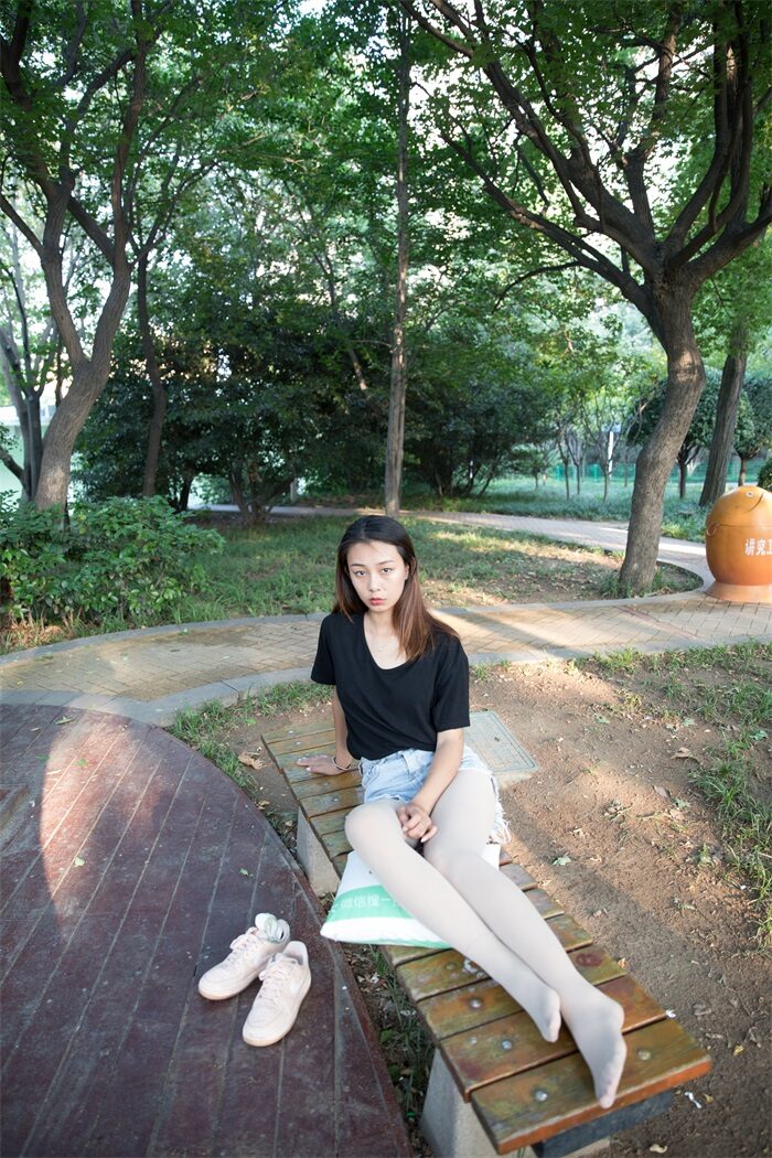 勿恋传媒 No.173 岚岚-繁闹公园中的安静姑娘 [168P/1V/4.23G]