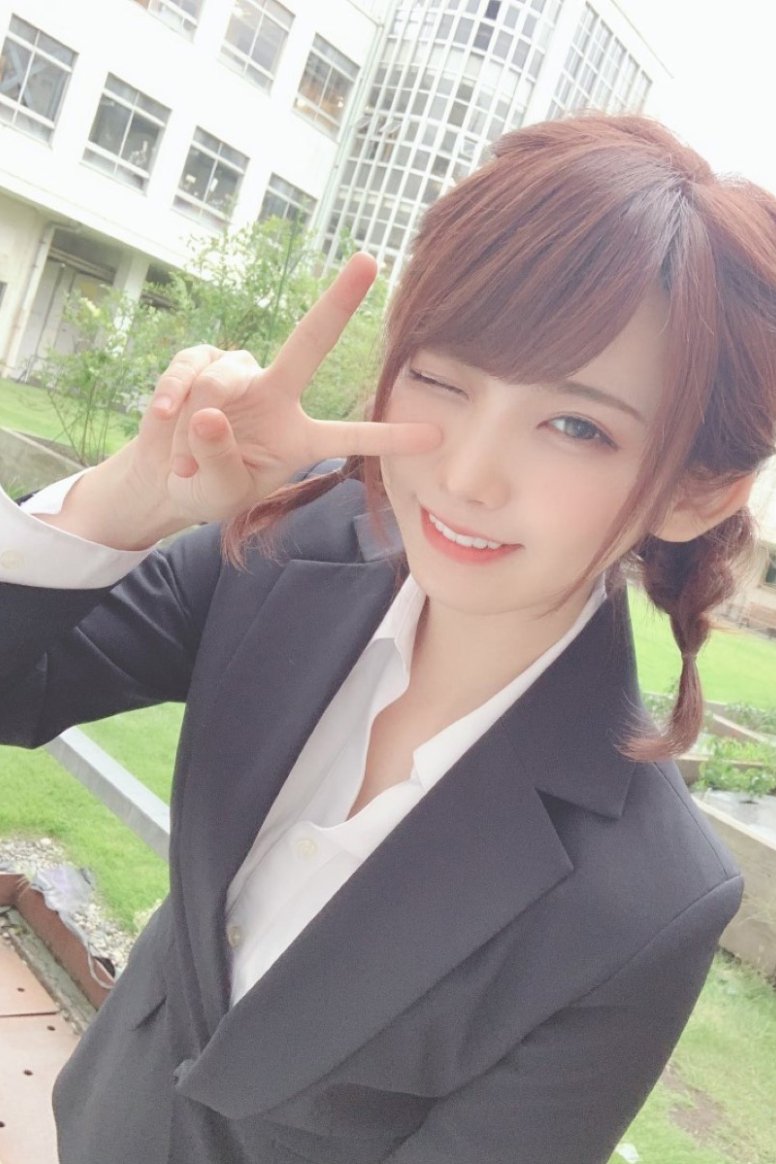 干练的至服正妹《OL之日》各种充满魅力的办公室小解解们