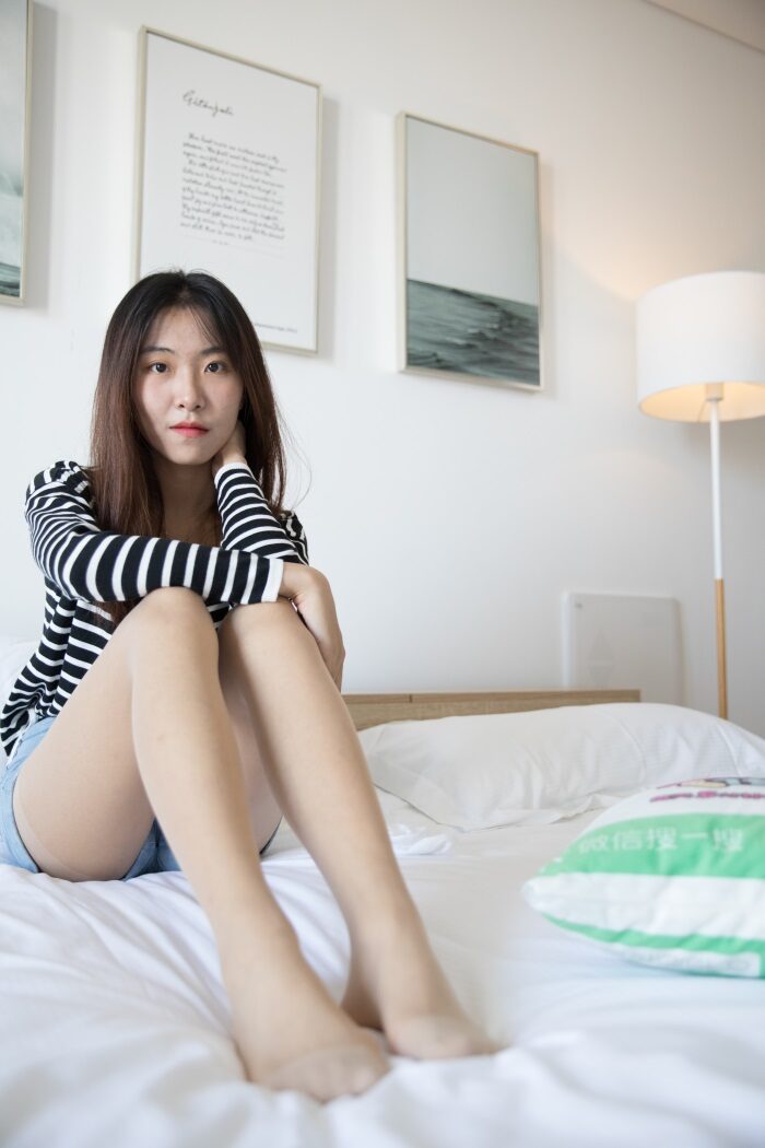 勿恋传媒 No.219 elise-在星星月亮的下面，遇到可爱的你 [214P/1V/5.29G]