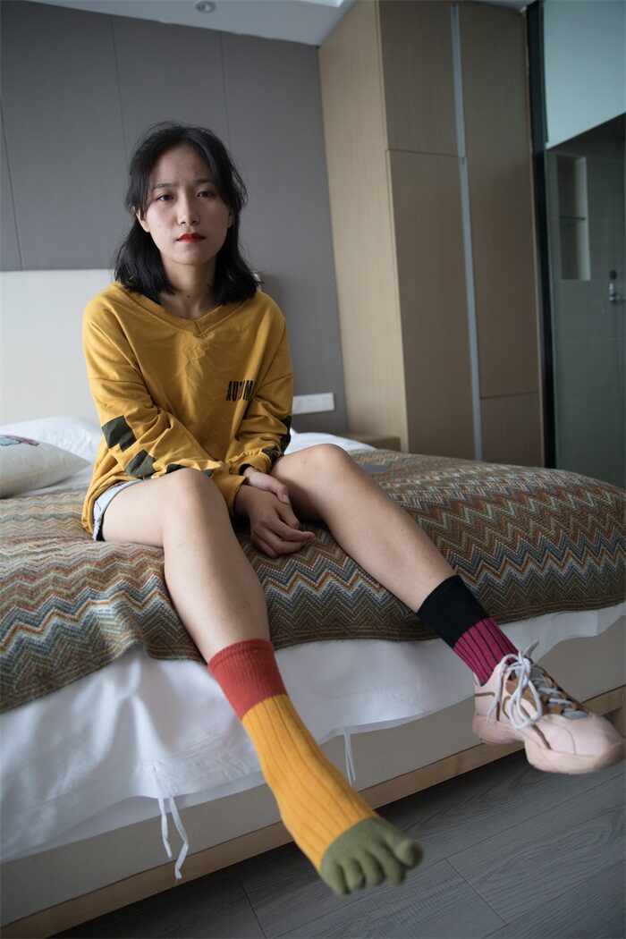 勿恋传媒 No.227 小昭-糖果轻嬉皮 五指袜 [208P/2V/4.87G]