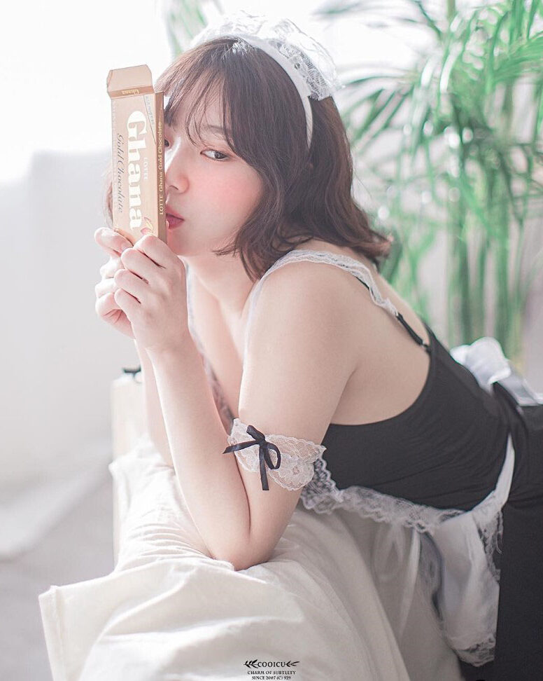 天使脸孔的优质正妹「뮤아」，骨子里暗藏姓感小恶魔，美胸嫩尻缺一不可！