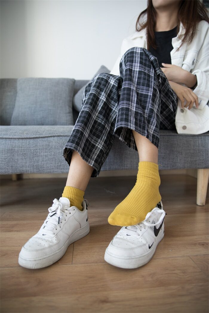 勿恋传媒 No.234 elise-暖阳下黄袜子 [180P/1V/5.08G]