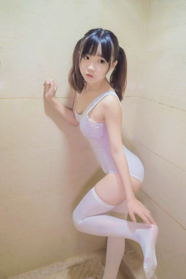 罗莉御子Yumiko – 白色死库水 [18P/75MB]
