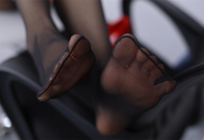 奈丝写真 NO.020：高高-浓烈的黑与红 [40P/142MB]