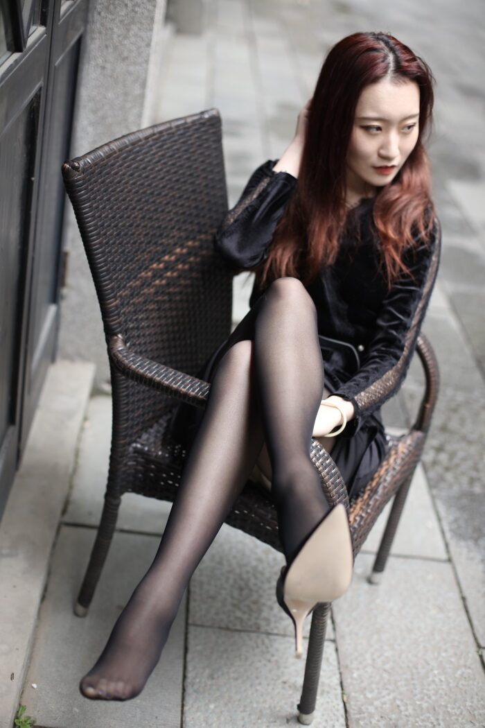 奈丝写真 NO.017：花米-阳光正好，春风吹动你的丝袜 [31P/255MB]