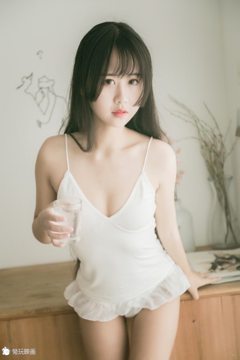 兔玩映画 VOL.009 清纯吊带睡衣 [34P/205MB]