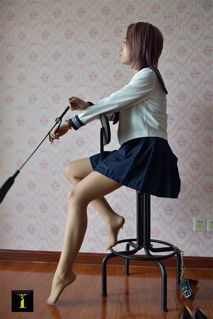 [IESS异思趣向] 普惠集 111 馨月-小皮鞭 [82P/72.8MB]