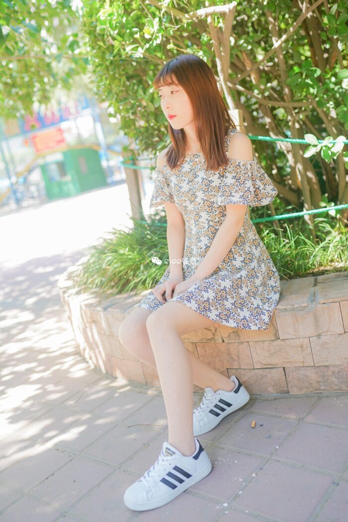 [SIEE丝意] No.349 玲玲 新师妹，仲夏之思 [52P/82MB]