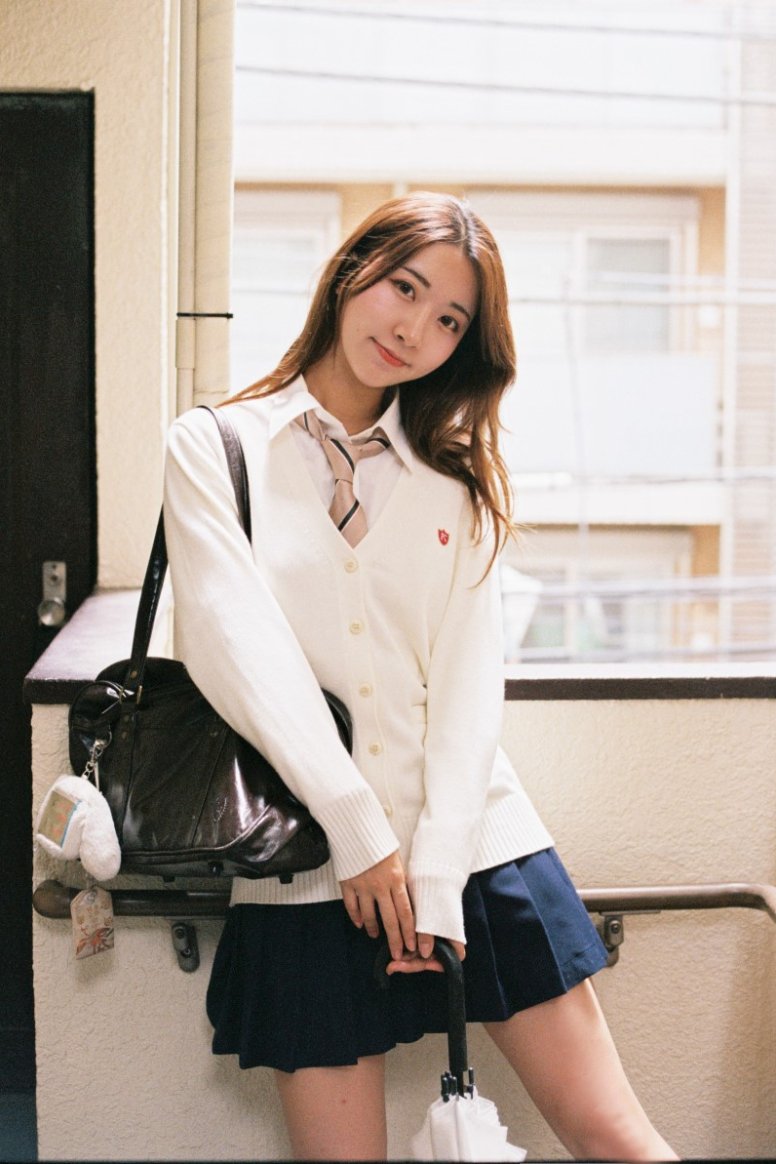 微博红人动漫Coser@黑川 – 楼道里的小解解 [22P/114MB]