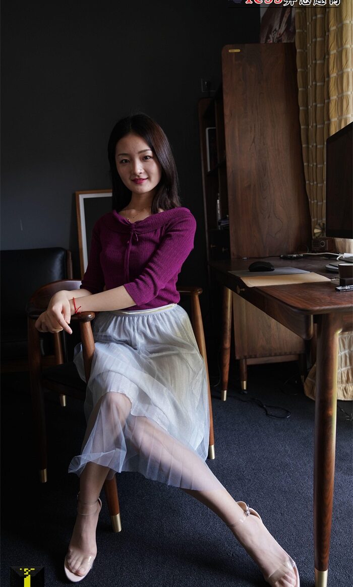 [IESS异思趣向] 普惠集 130 格格 – 会透光的裙子 [99P/123MB]