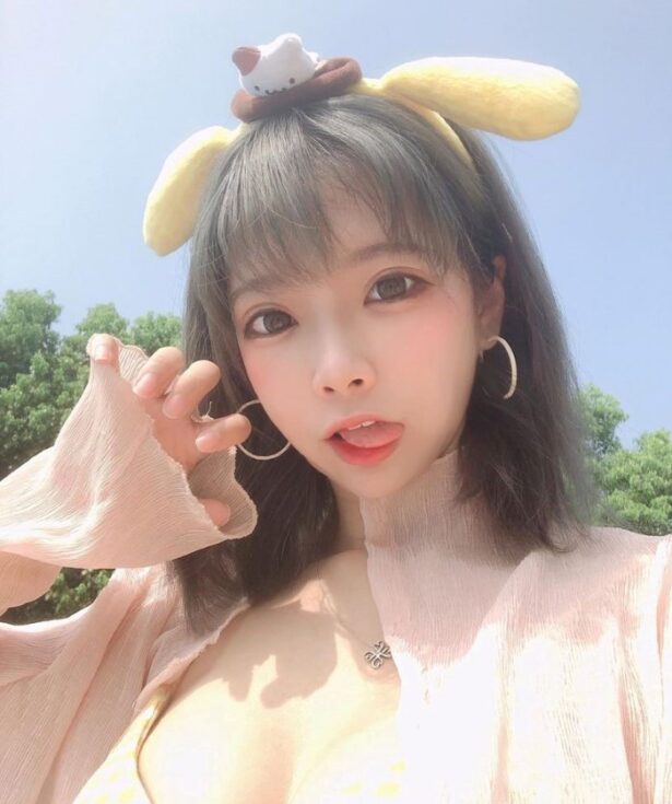 甜美至服正妹「展现超雄伟乳量」，胸前柏嫩画面太佑或！