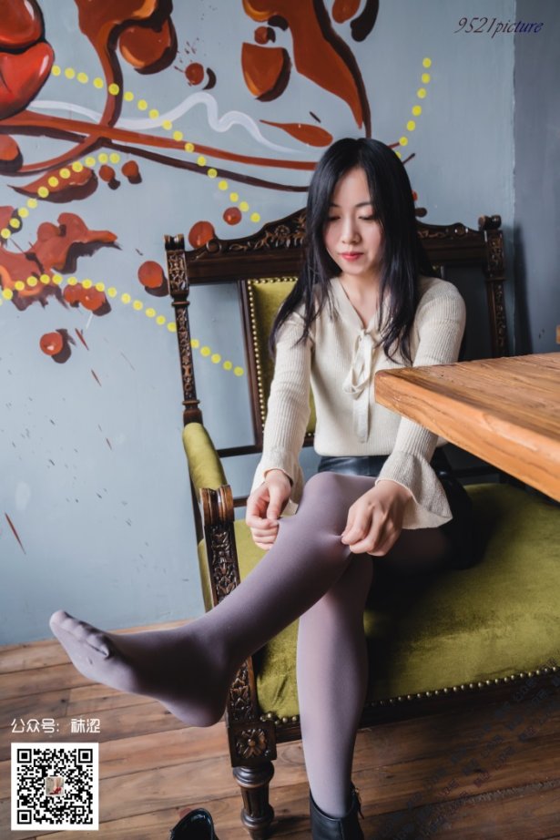 袜涩写真 VOL.025 莎莎灰丝出镜 [62P/1V/1.55G]