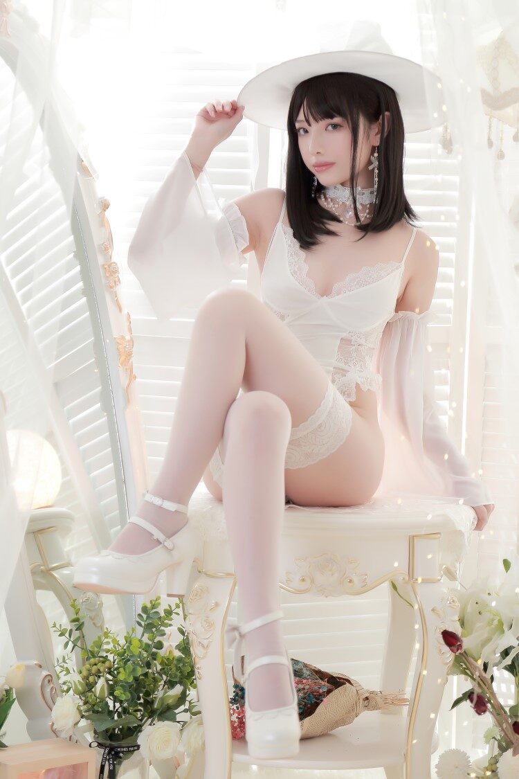 微博红人Coser@雯妹不讲道理  白女巫 [34P/254MB]
