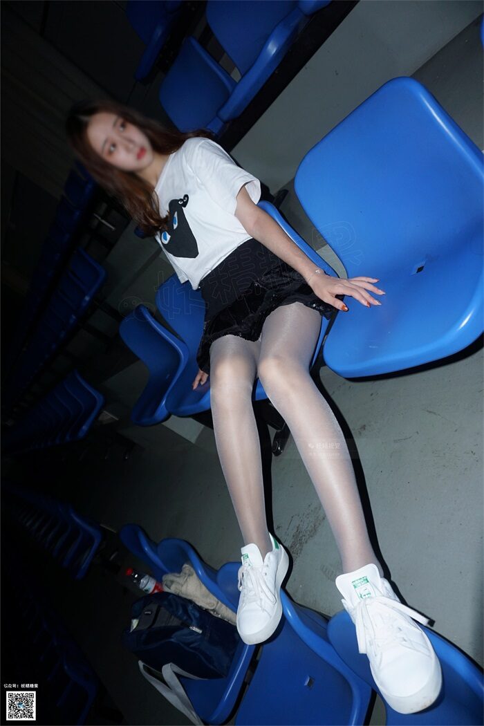 妖精视觉 NO.144 粥粥 闺蜜的丝袜嬉戏 [74P/46.9MB]