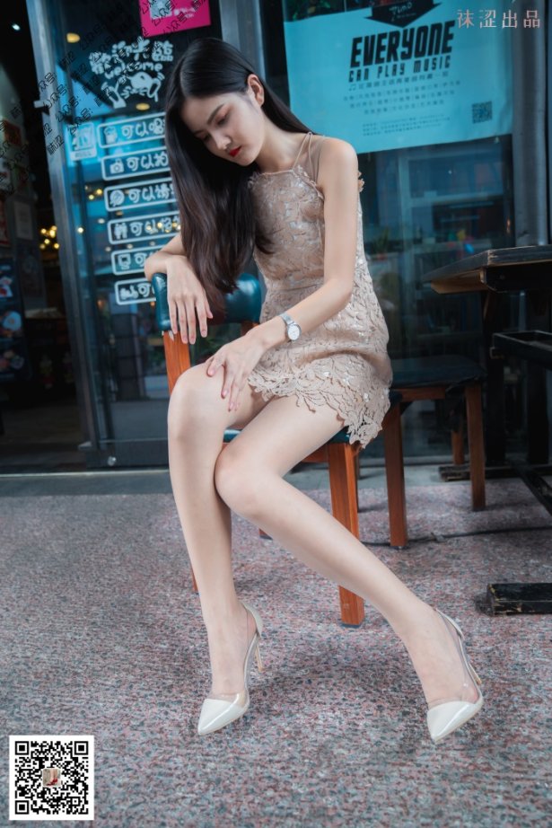 袜涩写真 VOL.042 安妮室外秀丝 [40P/801MB]