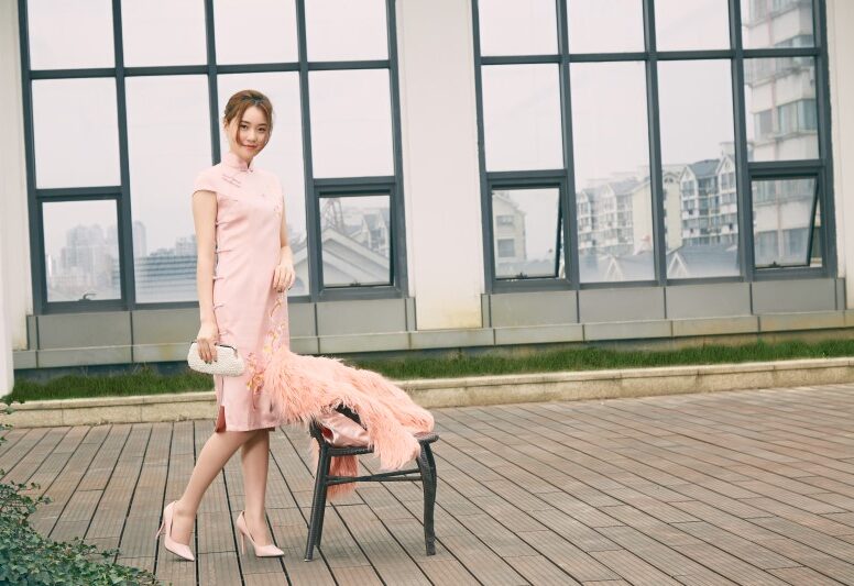 奈丝写真 NO.079：露露-捋捋被风吹乱的秀发 [34P/294MB]