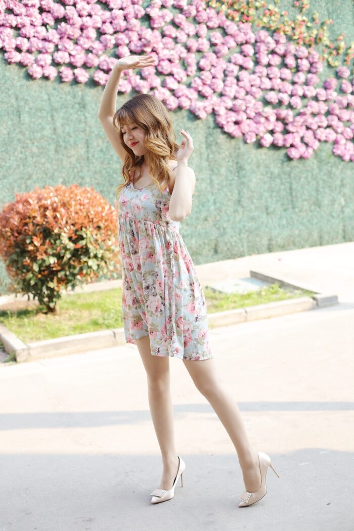 奈丝写真 NO.076：高高-花朵儿吊带碎花裙 [33P/415MB]