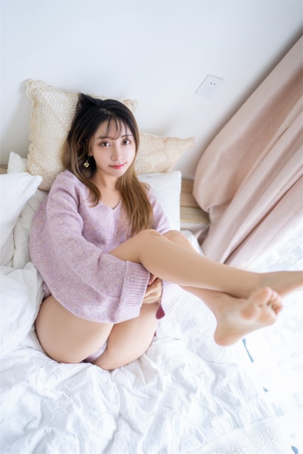 微博红人动漫Coser@-黑川- 紫色毛衣 [14P/134MB]