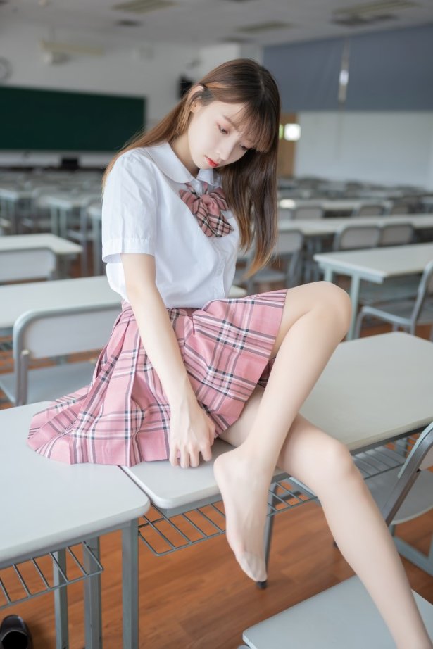 兔玩映画 B 002  粉色格裙少女 [49P/42MB]