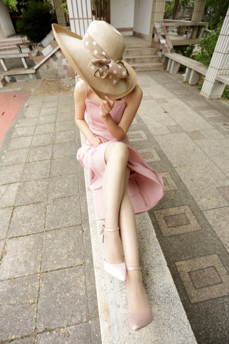 奈丝写真 NO.105：成希-露背系带度假长度 [36P/246MB]