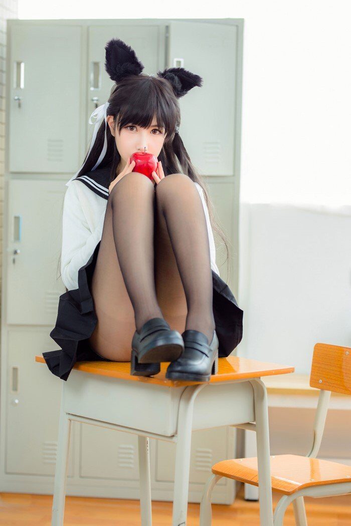 微博妹字@逐月SU 爱宕 犬 校园浪漫曲 [22P/3MB]