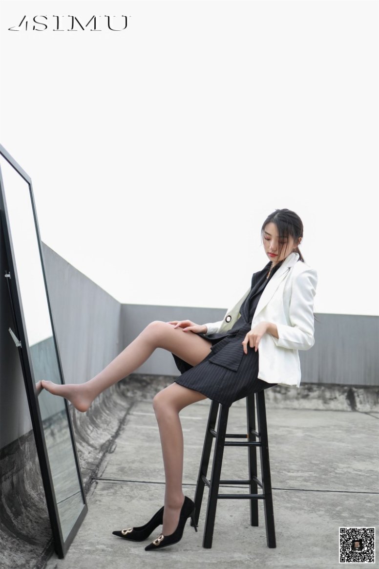 丝慕写真 SM216 天天一元 诗晴 – 天台玩耍的诗晴 [64P/199MB]