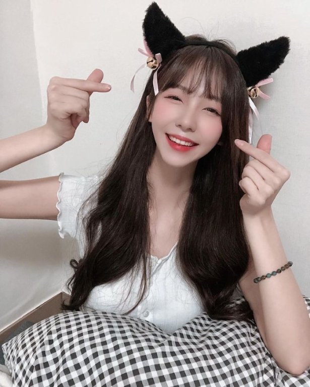 甜美正妹「野餐风满视角」好惊人，露出「细长辣腿」让路人都惊艳了！