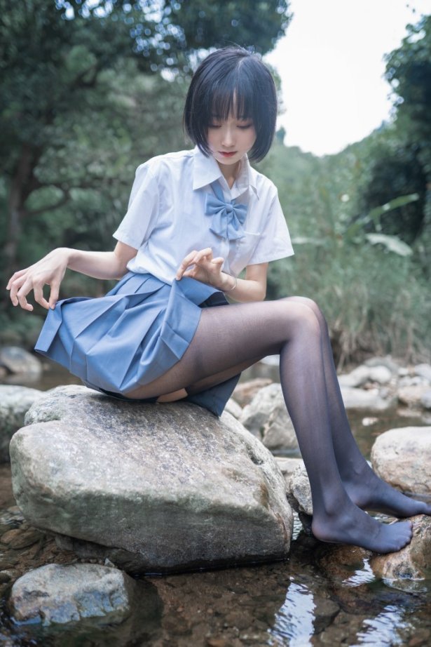 网荭Coser@木绵绵OwO – 水色溪边至服 [51P/177MB]
